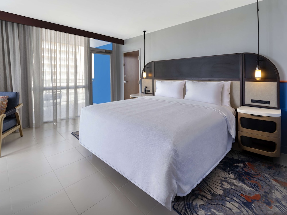 Room, 1 King Bed, Ocean View, Corner