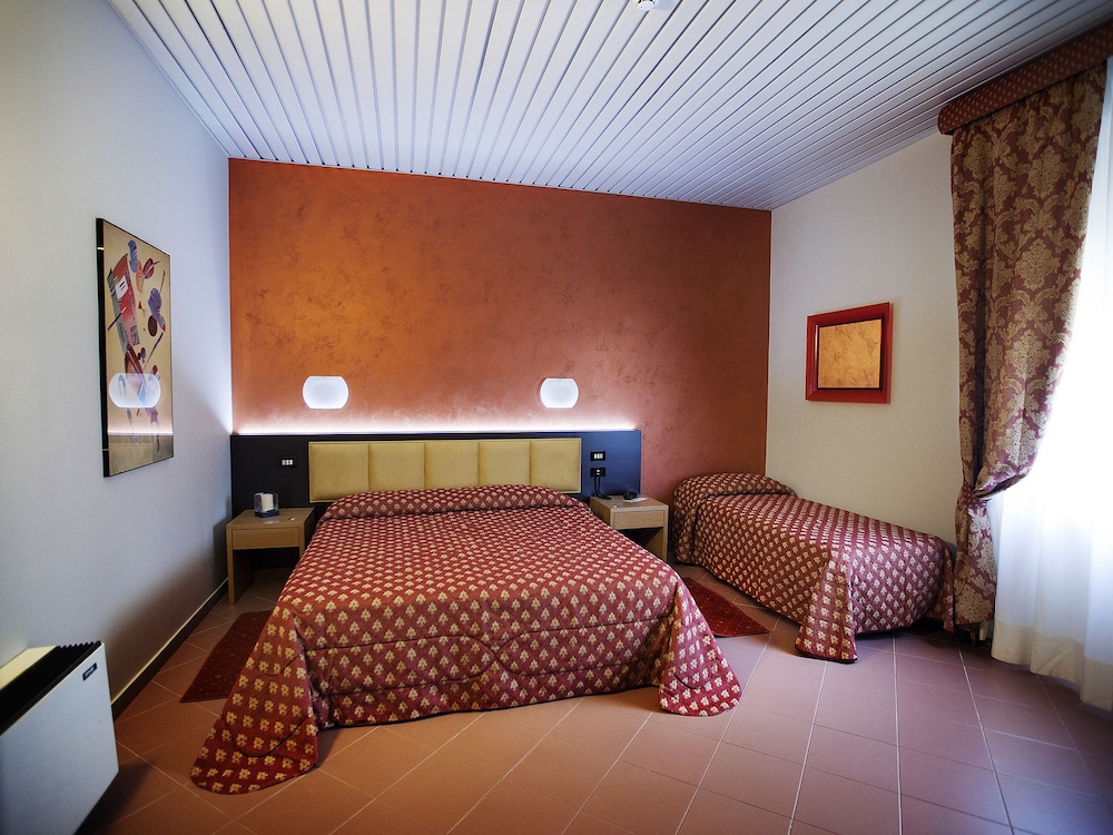 Standard Double Room, 1 Double or 2 Twin Beds photo 2