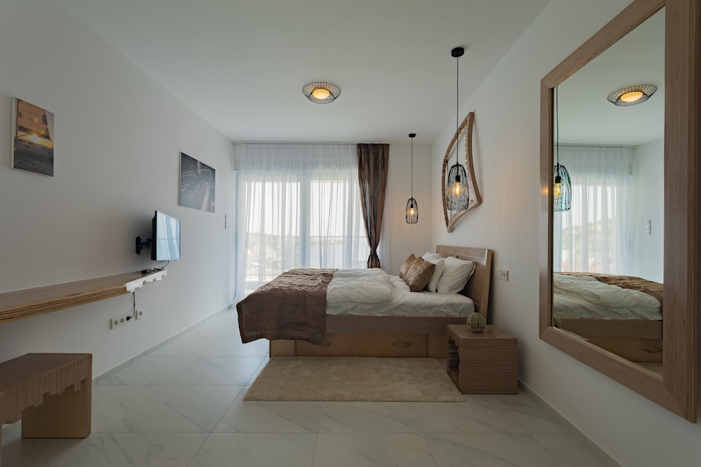 Luxury Villa, 4 Bedrooms, Sea View, Sea Facing