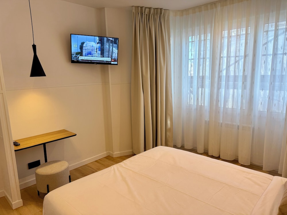 Superior Double Room, 1 Double Bed, Private Bathroom, City View photo 3