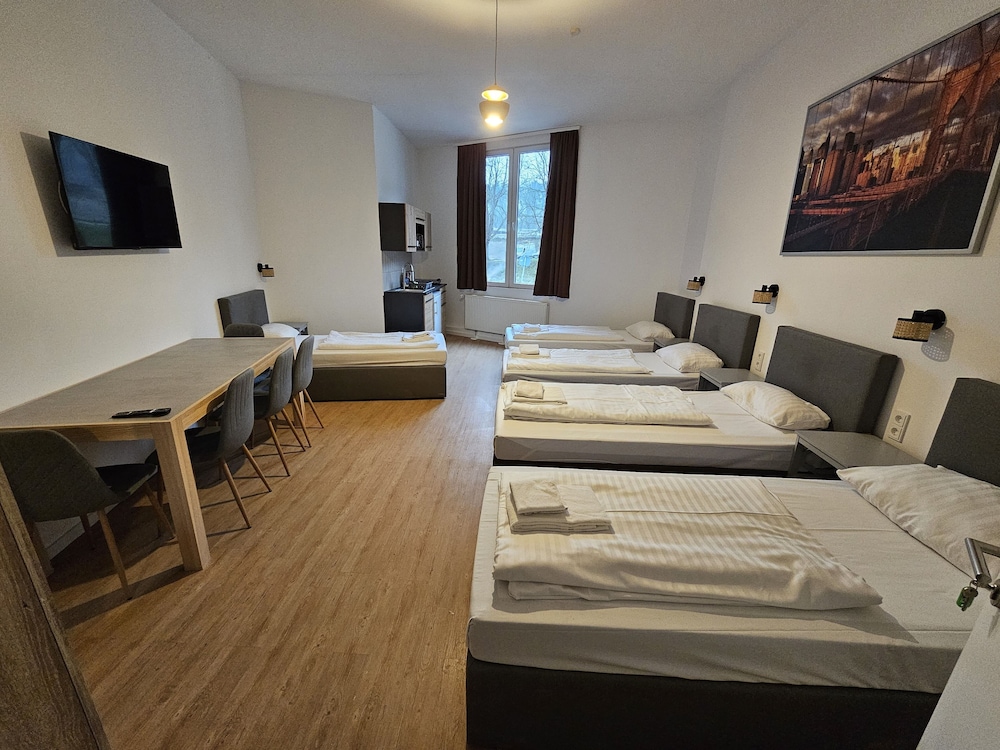 Studio, Multiple Beds, Kitchen photo 1
