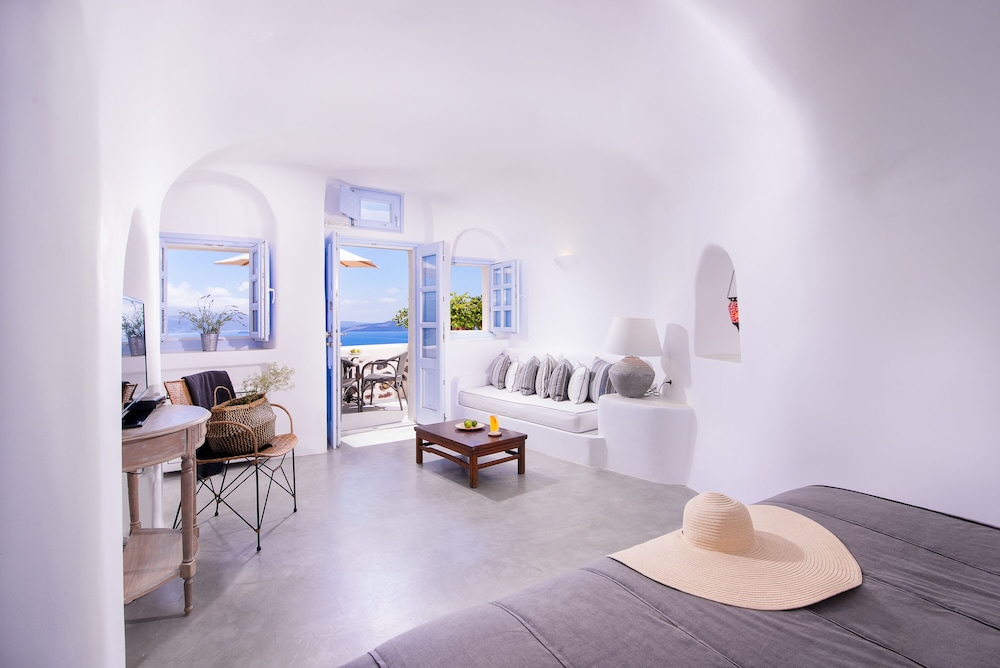 Levanta Cave Suite with Caldera View & Hot Tub - Photo 2
