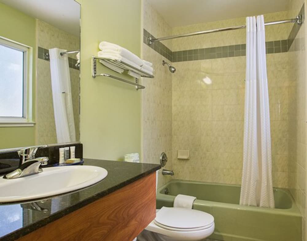 Suite, 2 Queen Beds - Photo 4