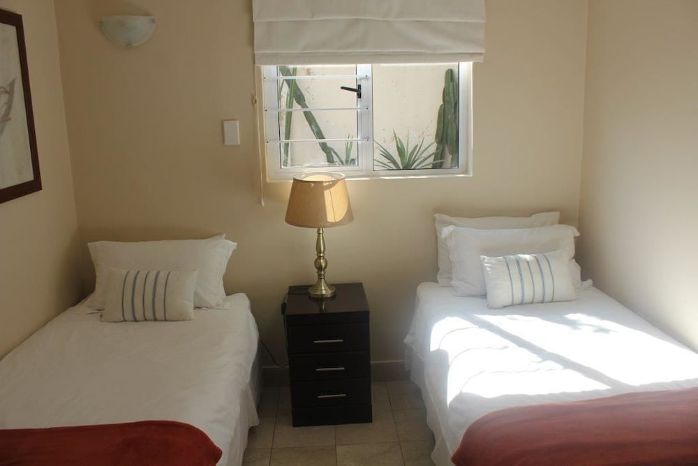 Family Suite, 2 Bedrooms, Non Smoking, Garden View photo 2