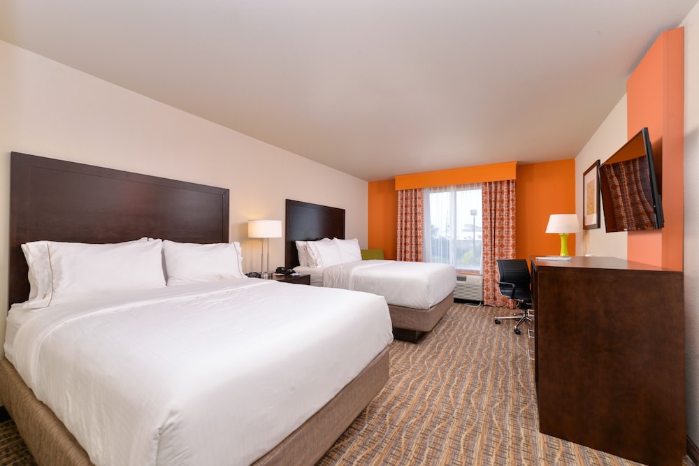 Suite, Multiple Beds (Wet Bar) photo 3