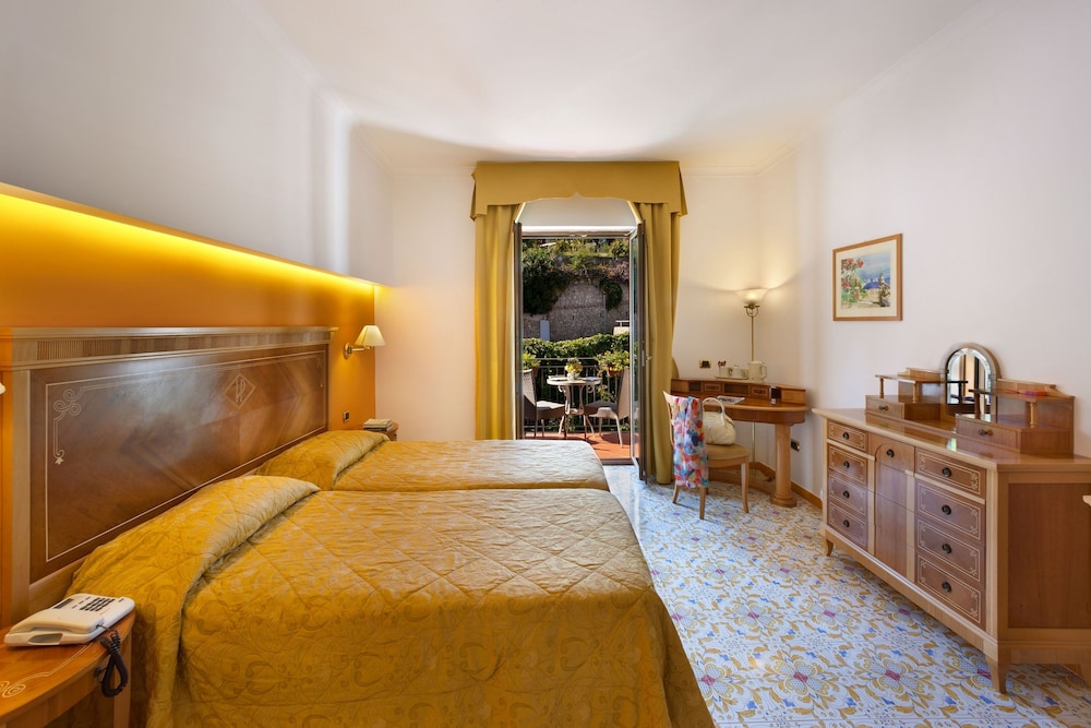 Standard Double or Twin Room, Balcony - Photo 3