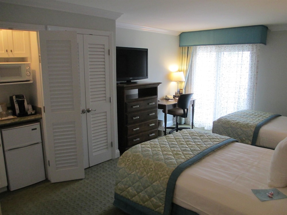 Standard Room, 2 Double Beds, Refrigerator & Microwave, Garden View - Photo 1