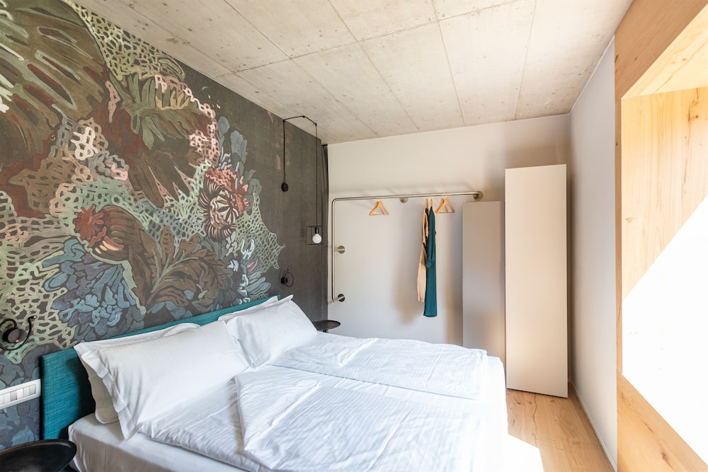 Suite - Photo 10