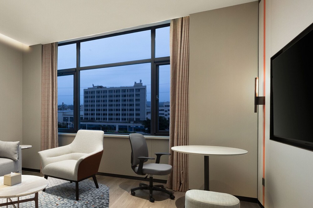 1 King Suite photo 3