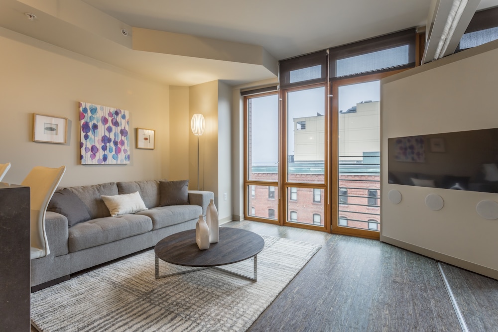Business Condo, Kitchen, City View (1st Ave and Bell Street)