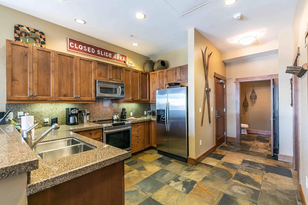 2 Bedroom - Iron Horse Lodge South 502 photo 2