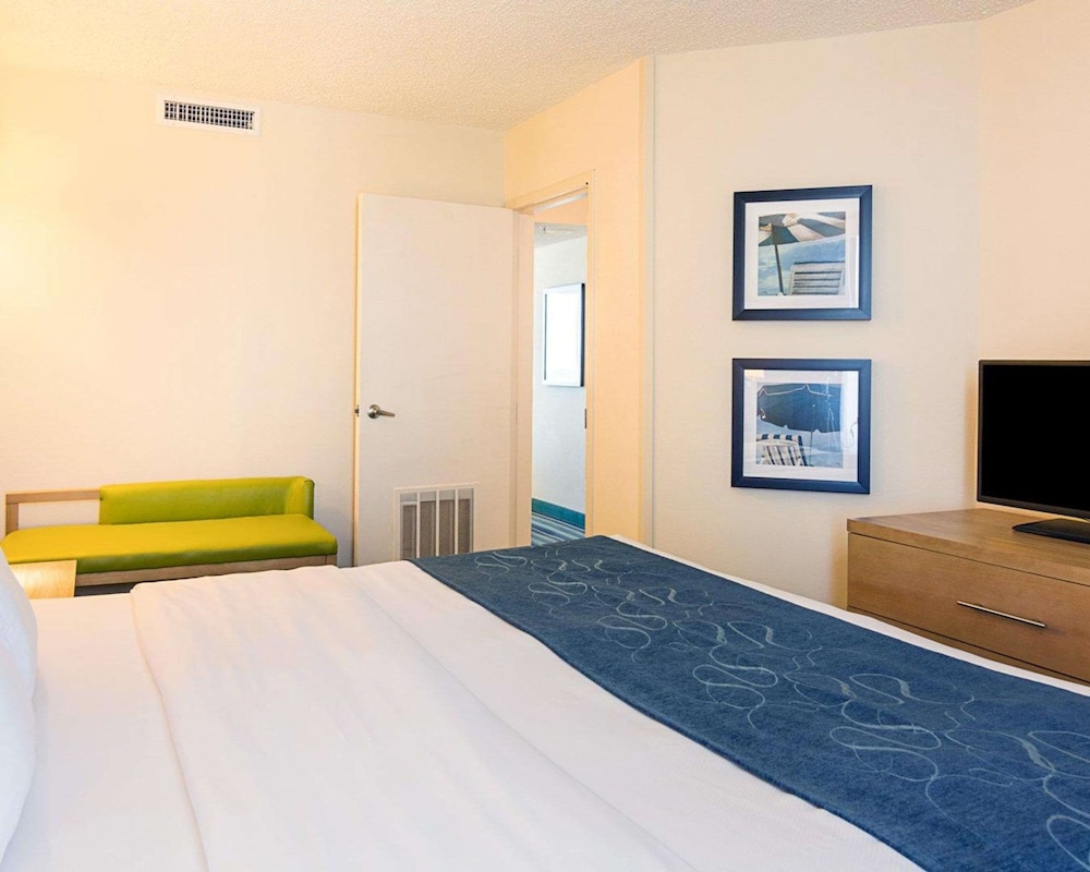 Suite, 1 King Bed, Non Smoking - Photo 5