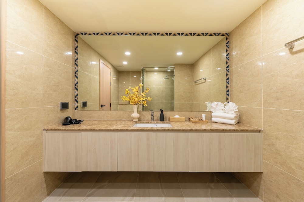 1 Bedroom Suite - Photo 8