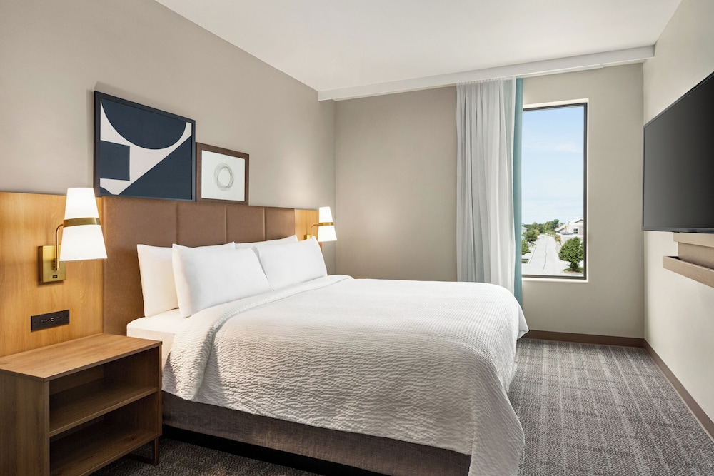 Suite, 1 Bedroom, Kitchen (1 King Bed) - Photo 1