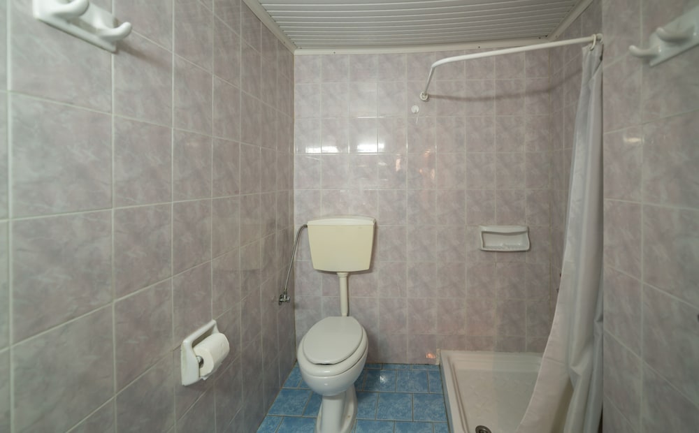 Basic Twin Room (Small Window), Terrace - Photo 6
