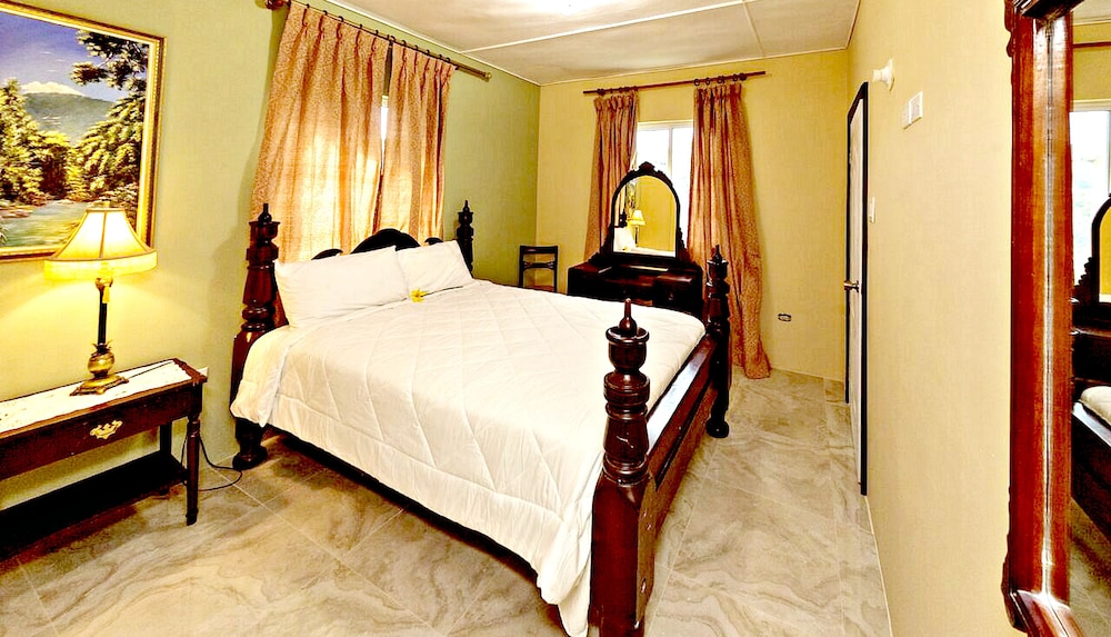 Chambre Tradition, 1 grand lit, salle de bains privée