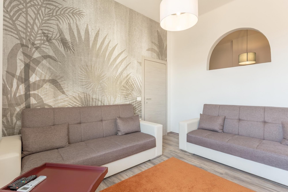 Apartment photo 2