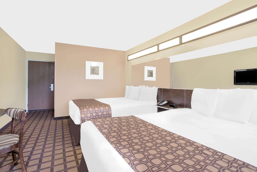 Room, 2 Queen Beds, Non Smoking - Photo 1