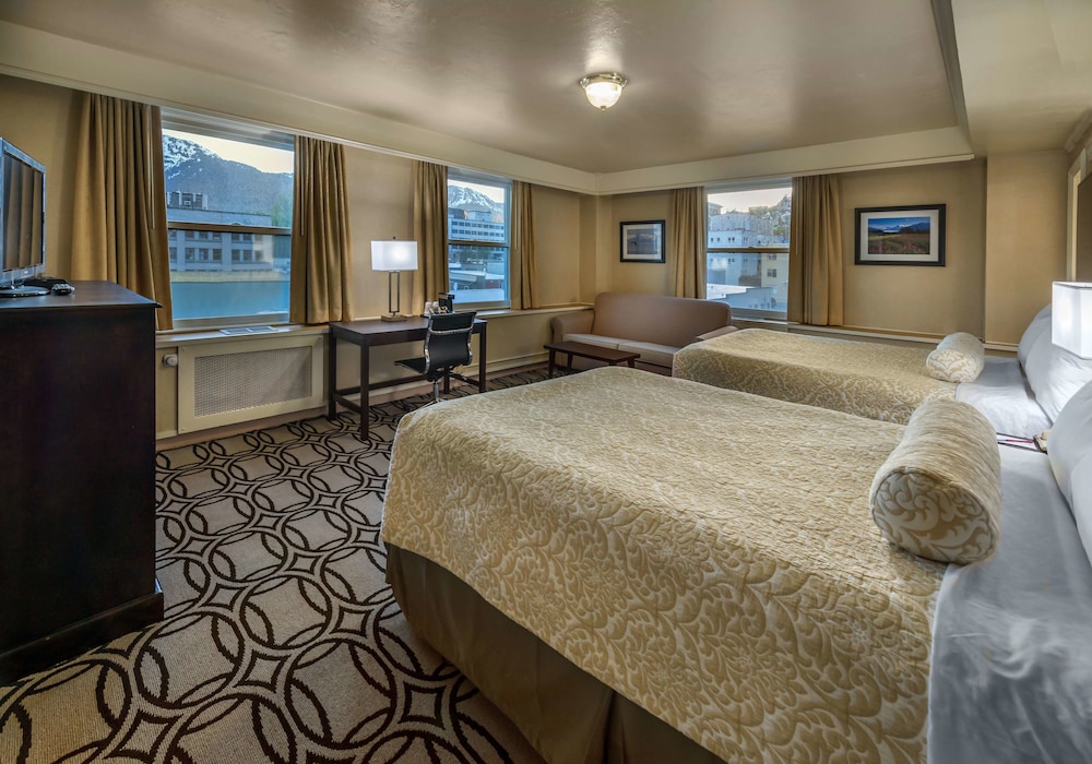 Deluxe Room, Multiple Beds, Non Smoking, Refrigerator & Microwave (with Sofabed) - Photo 2