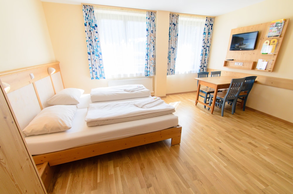 Apartment, 2 Bedrooms, Private Bathroom, Mountain View