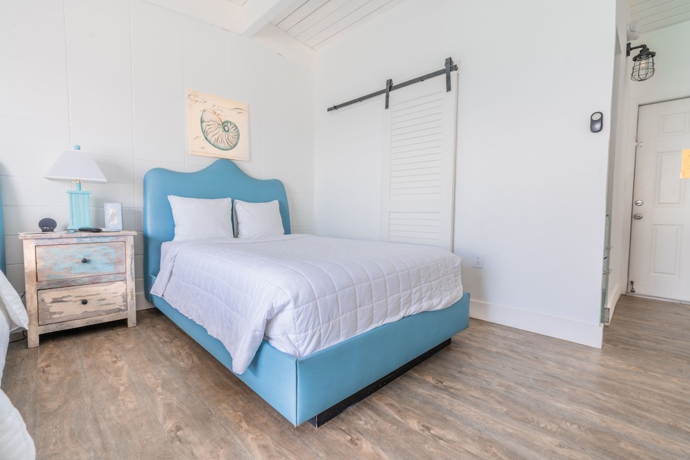 Standard Room, 2 Double Beds, Patio, Sea View, photo 6