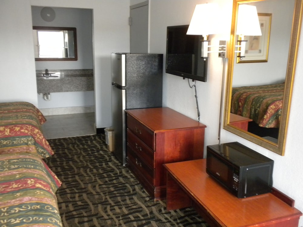Economy Double Room, 2 Double Beds, Smoking - Photo 2