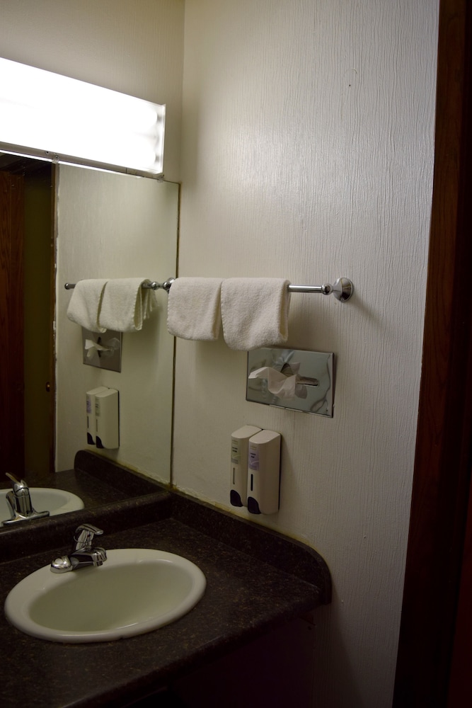 Standard Room, 2 Queen Beds photo 3