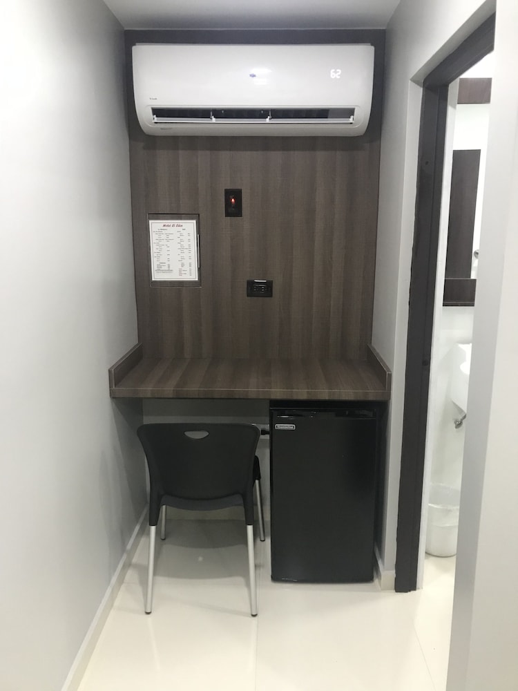Deluxe Double Room, 1 Queen Bed, Refrigerator photo 2