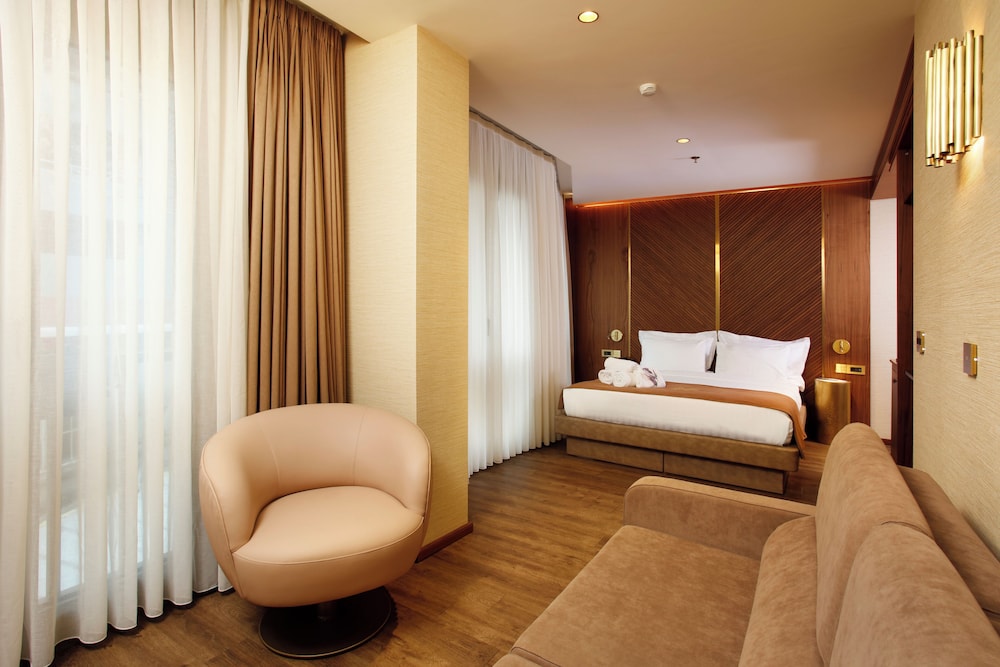 Economy Quadruple Room, Multiple Beds photo 1
