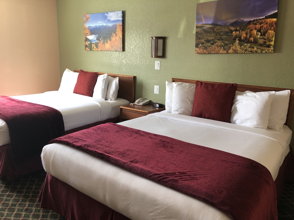 Basic Room, 2 Queen Beds photo 2