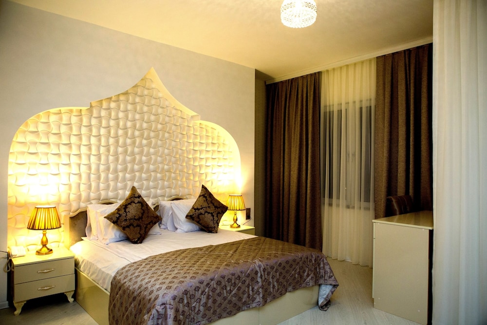 Family Suite, Multiple Beds, Partial Sea View - Photo 1