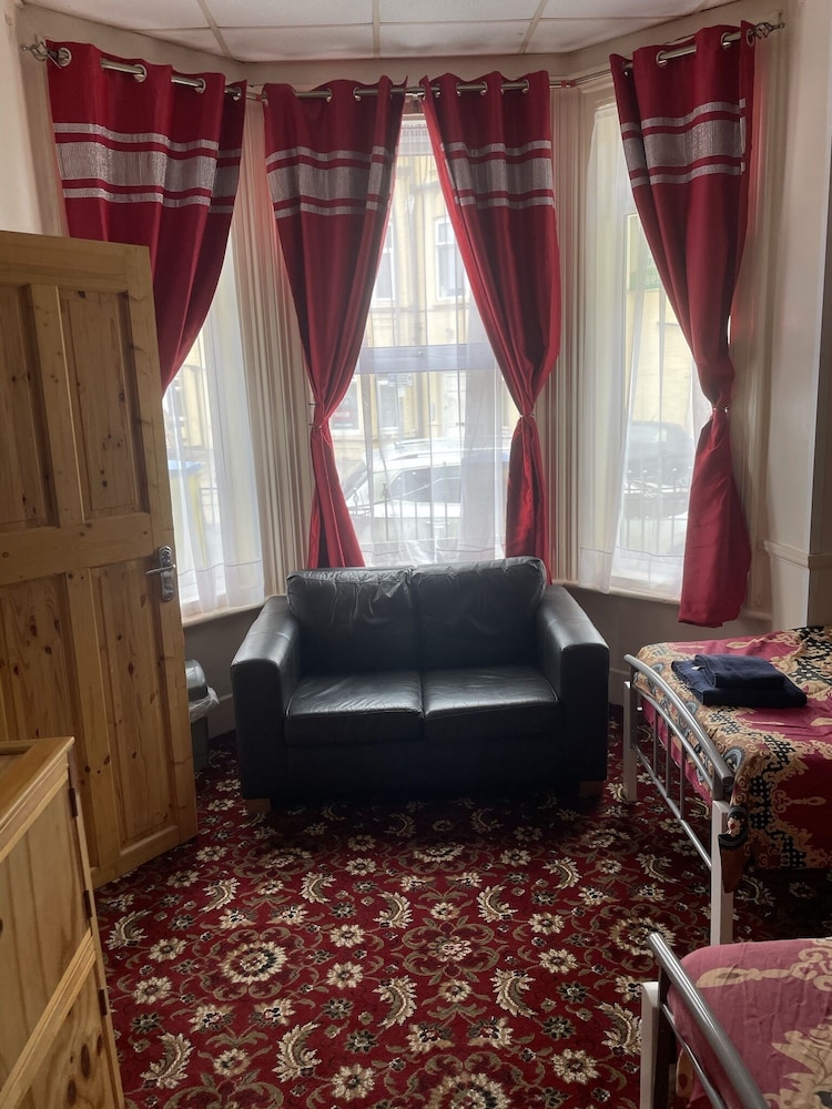 Family Room (2 Adults + 3 Children) photo 2