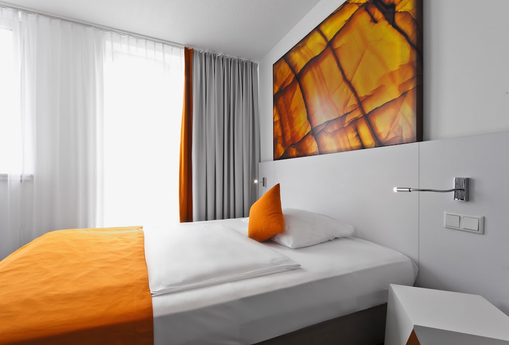 Standard Single Room thumbnail 5