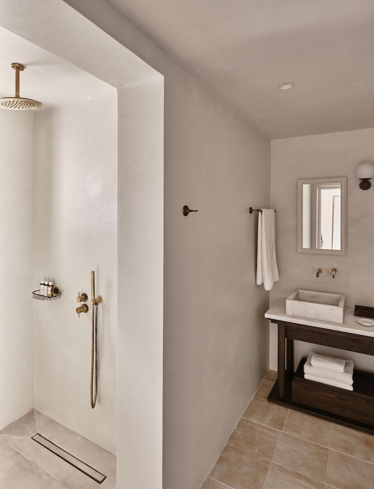 Suite (Halo) photo 2
