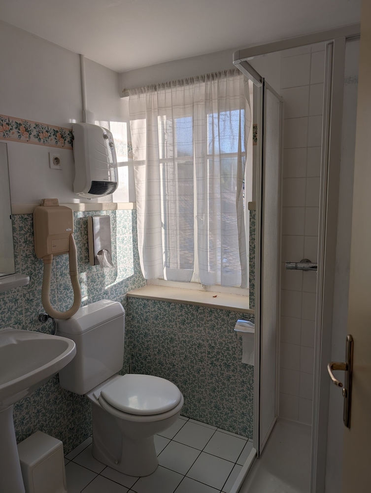 Standard Twin Room photo 3