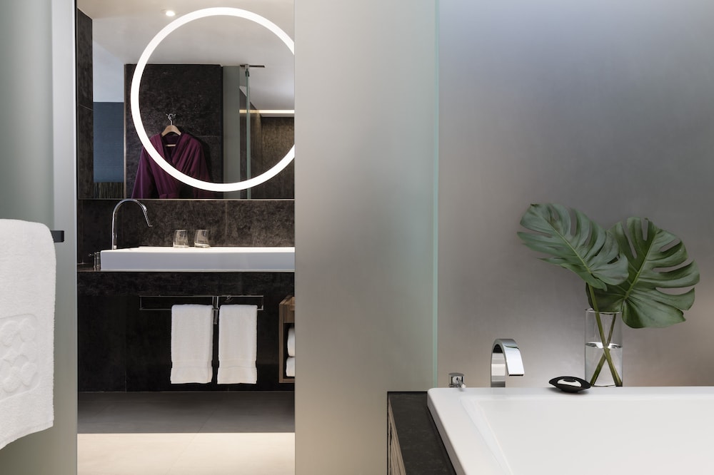 CLUB 65 Studio Suite Twin (with Club Lounge Access)