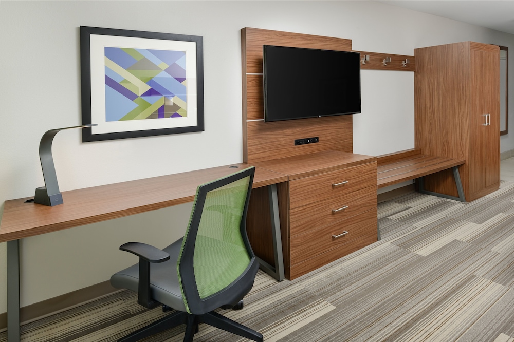 Standard Room, 1 King Bed with Sofa bed (Wet Bar) - Photo 7