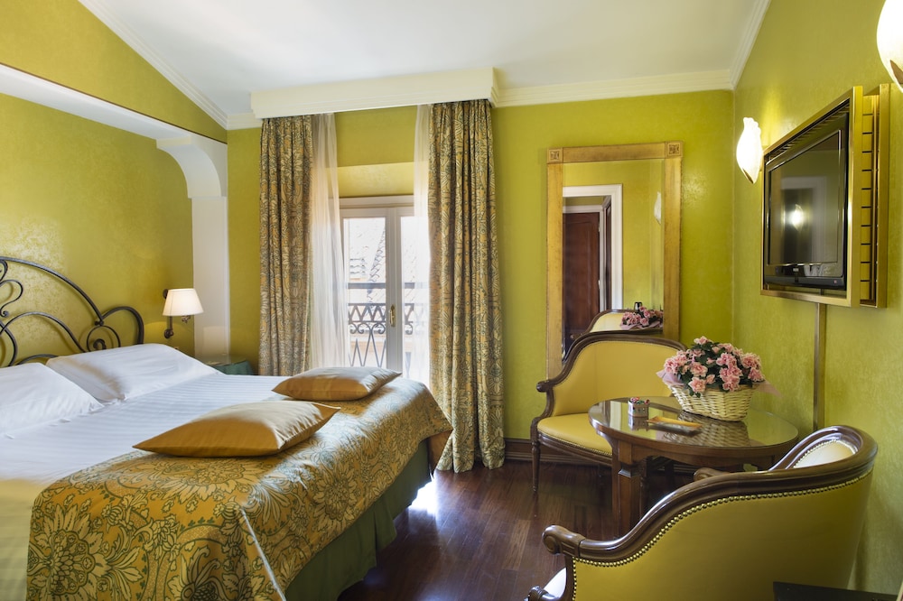Deluxe Double or Twin Room - Photo 6