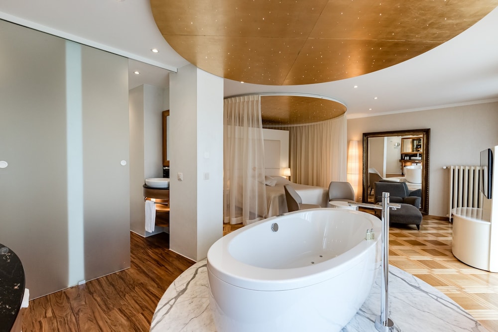 Romantic Suite, 1 King Bed, Balcony, River View - Photo 5