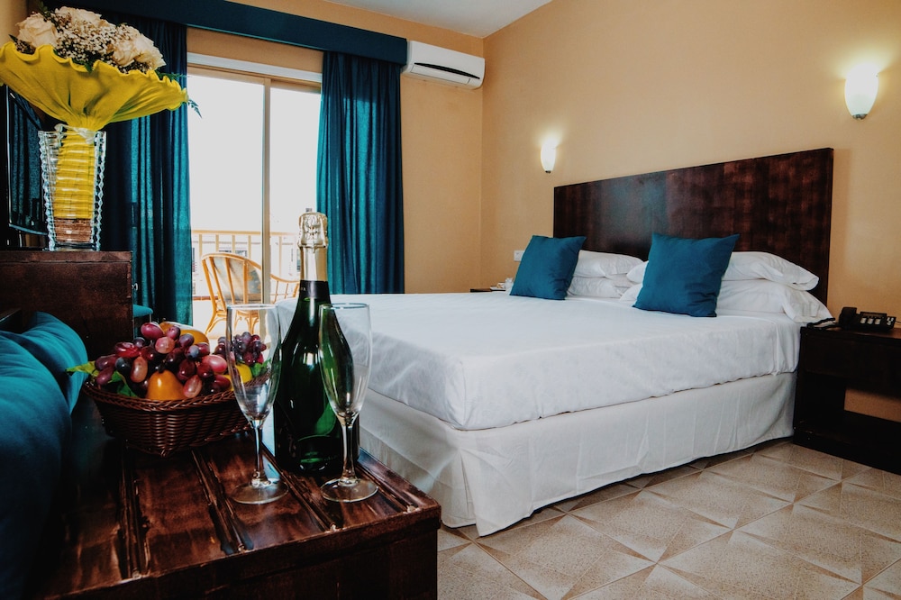 Standard Double Room, 2 Twin Beds - Photo 11