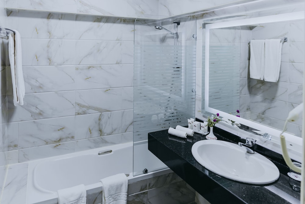 Superior Double or Twin Room, River View - Photo 7