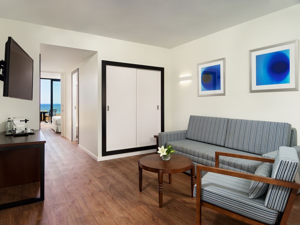 Junior Suite (Privilege 3 adults and 1 child) thumbnail 6