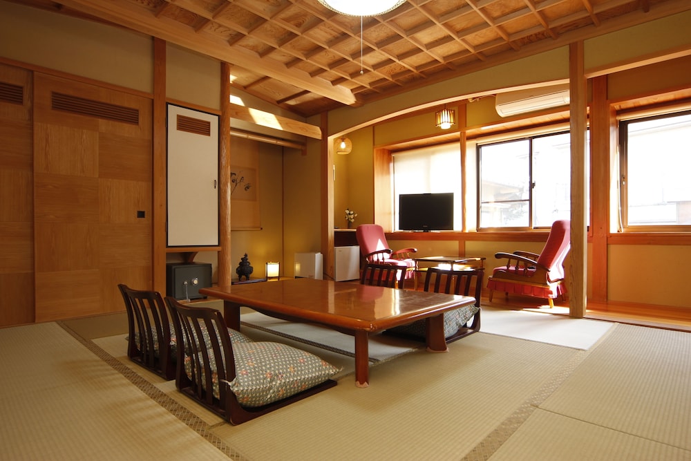 Japanese Style Room with Toilet - Photo 1