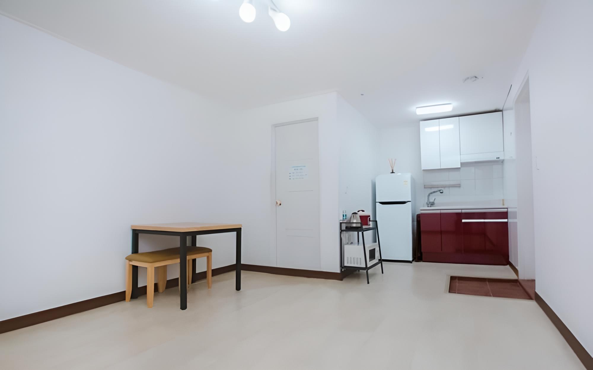 Room (Sky A-dong Room 101)
