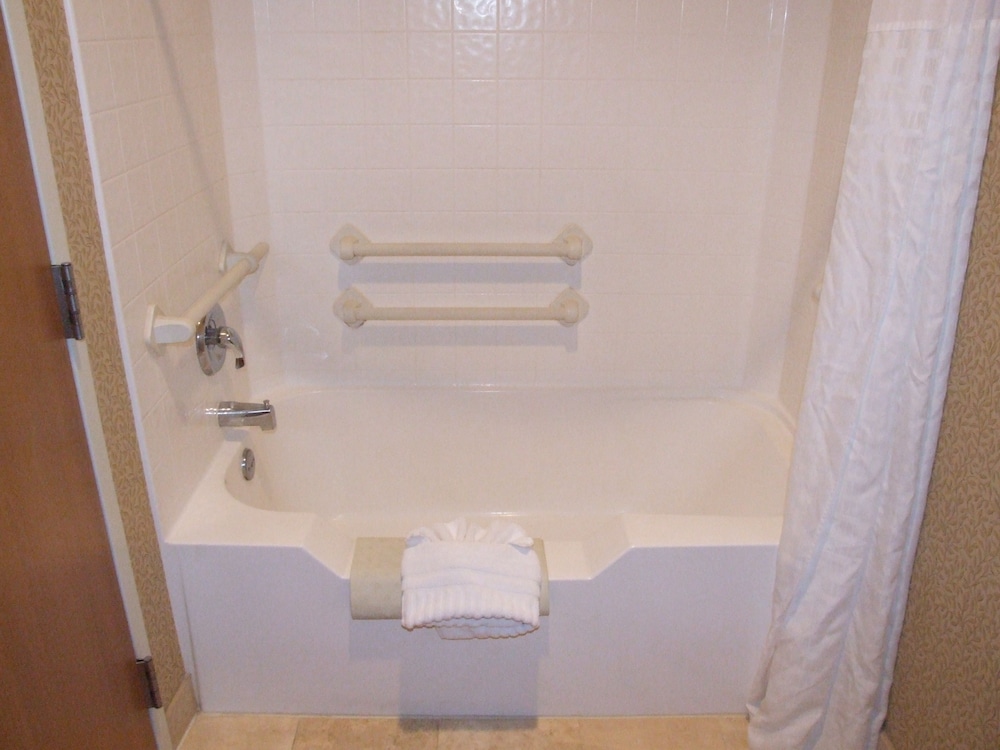 Standard Room, 2 Queen Beds, Non Smoking - Photo 6