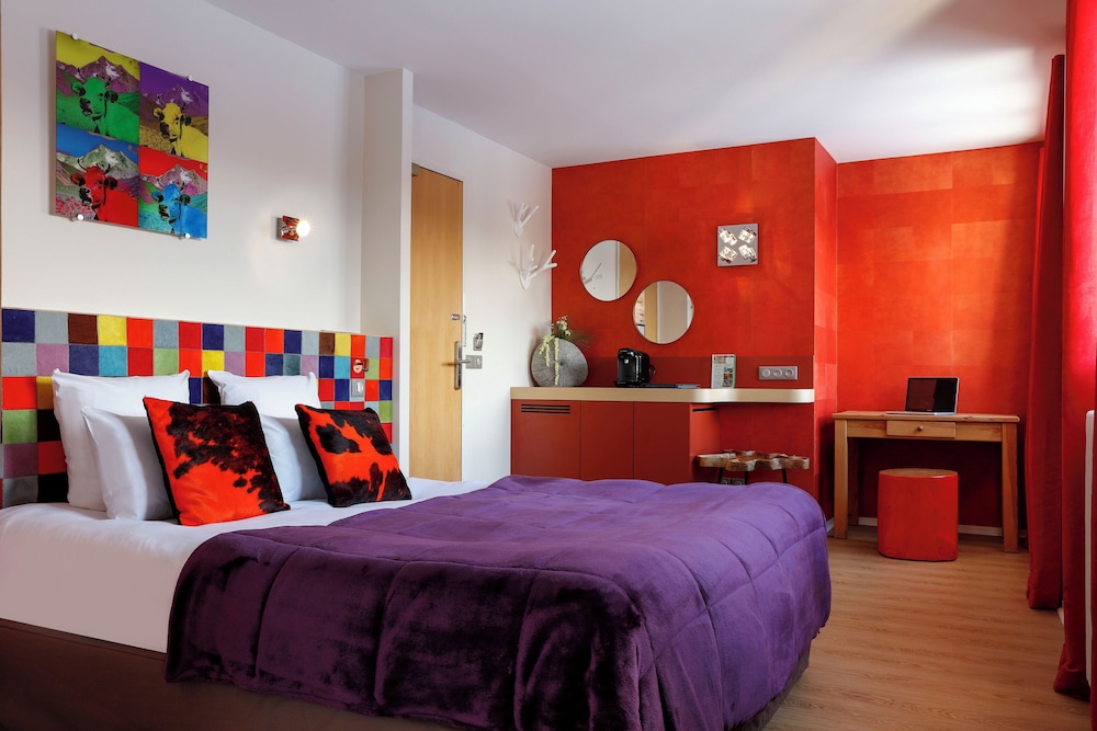 Standard Room, 1 King Bed, Partial View