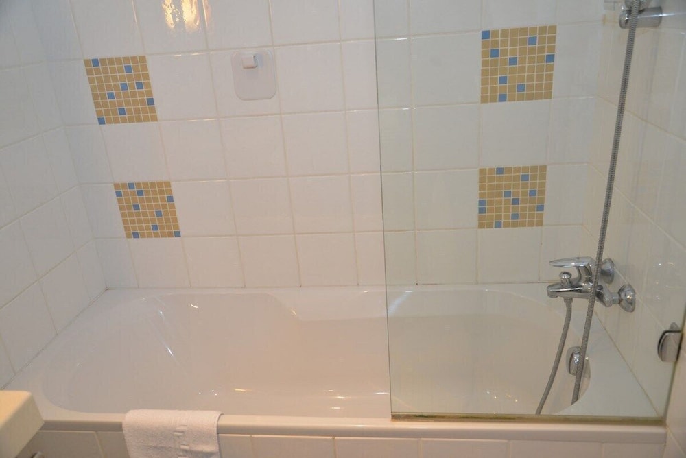 Deluxe Double or Twin Room - Photo 4