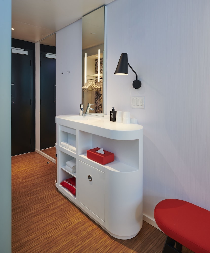 Room, 1 King Bed (Mobility Accessible, Roll-In Shower)