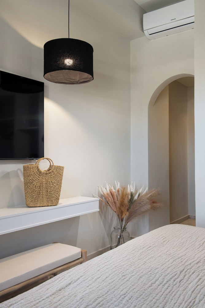 Comfort Room, Pool View - Photo 16