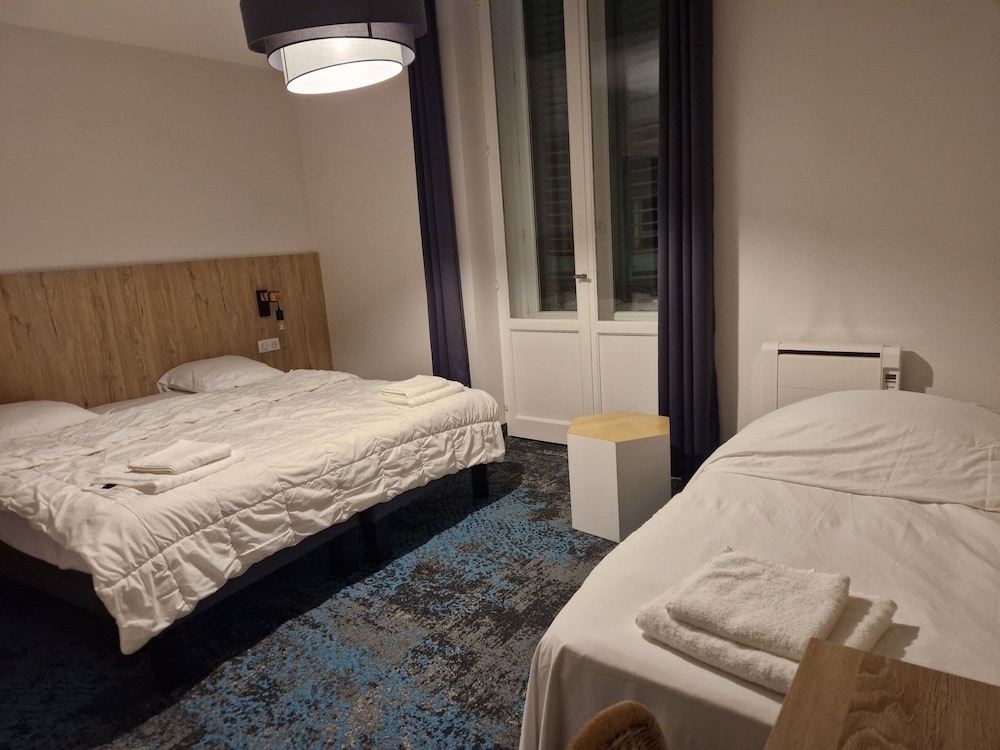 Classic Triple Room, Private Bathroom